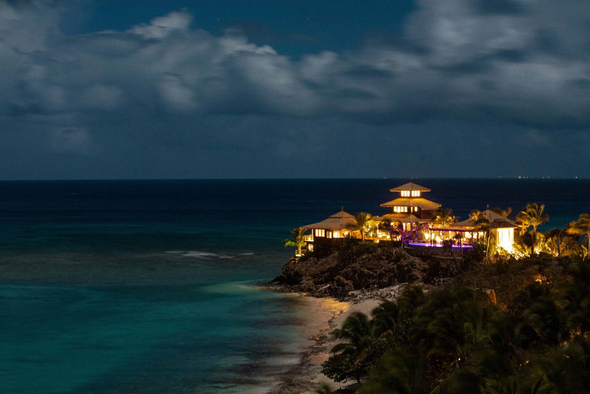 Oceanfront Haven in the Virgin Islands – 1002