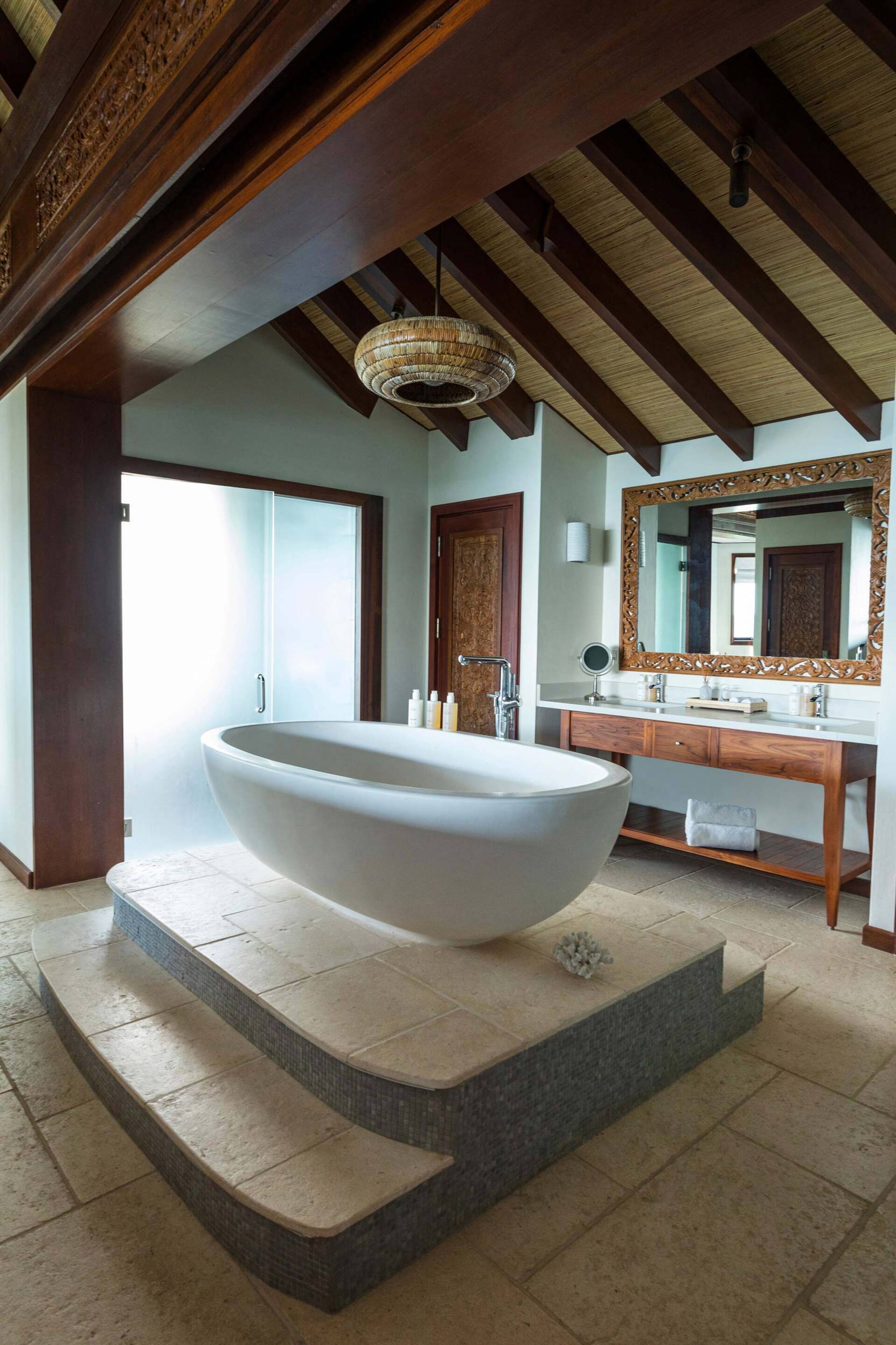 Oceanfront Haven in the Virgin Islands – 1002