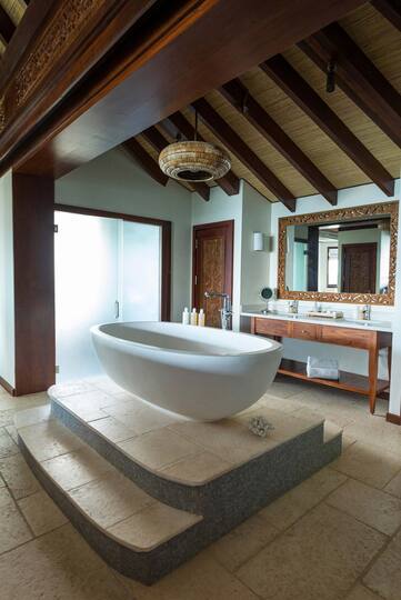 Oceanfront Haven in the Virgin Islands – 1002