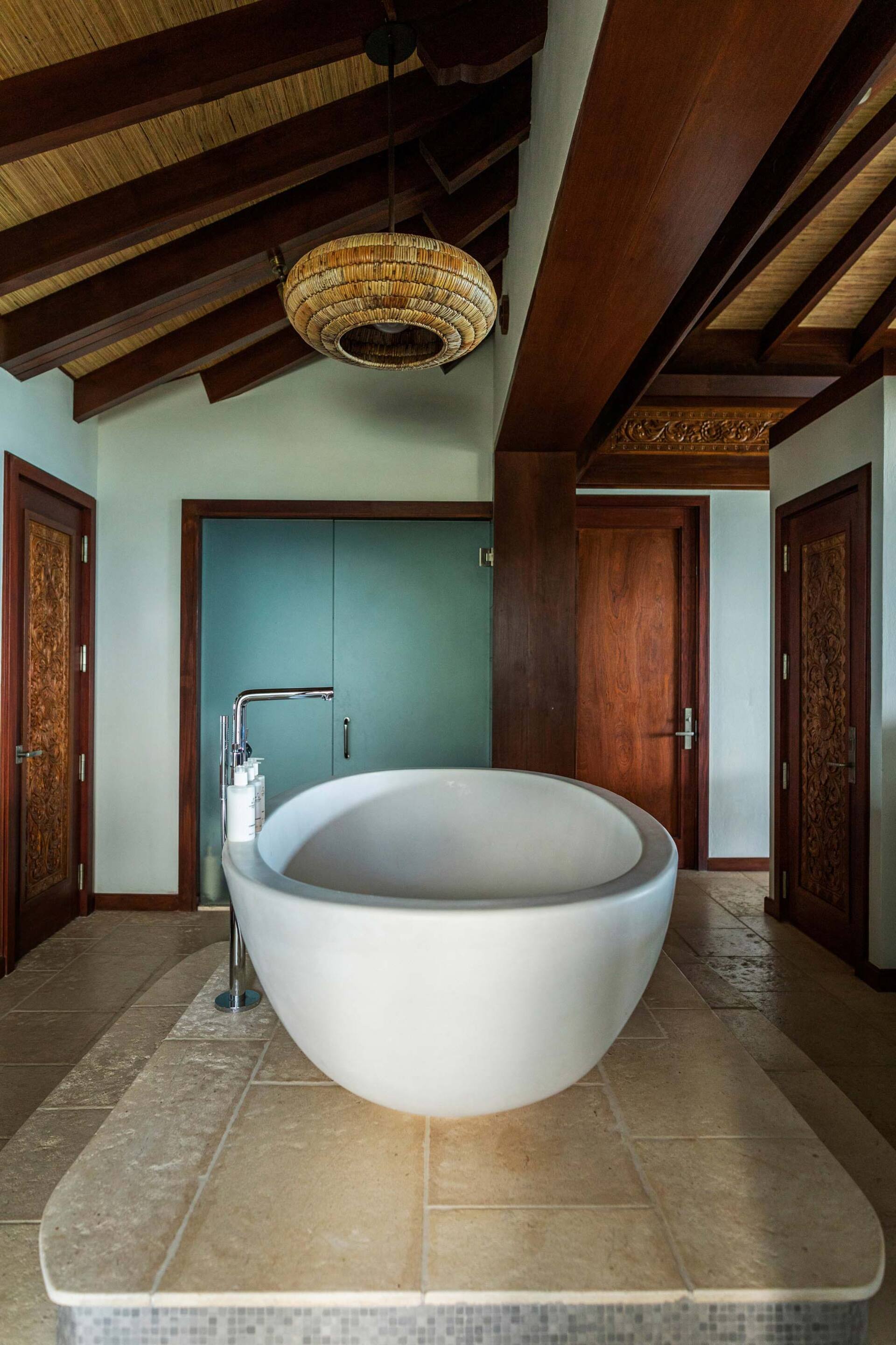 Oceanfront Haven in the Virgin Islands – 1002
