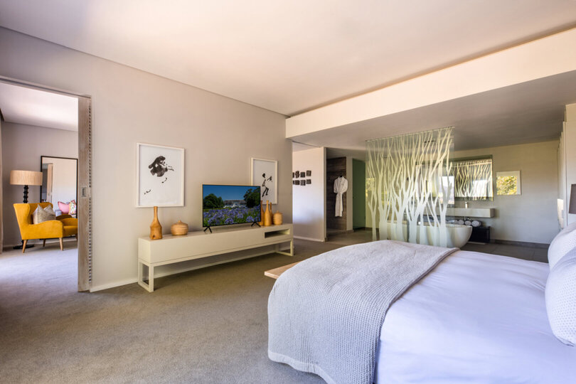 Breathtaking Views & Tranquil Luxury at Mont Rochelle, 1027