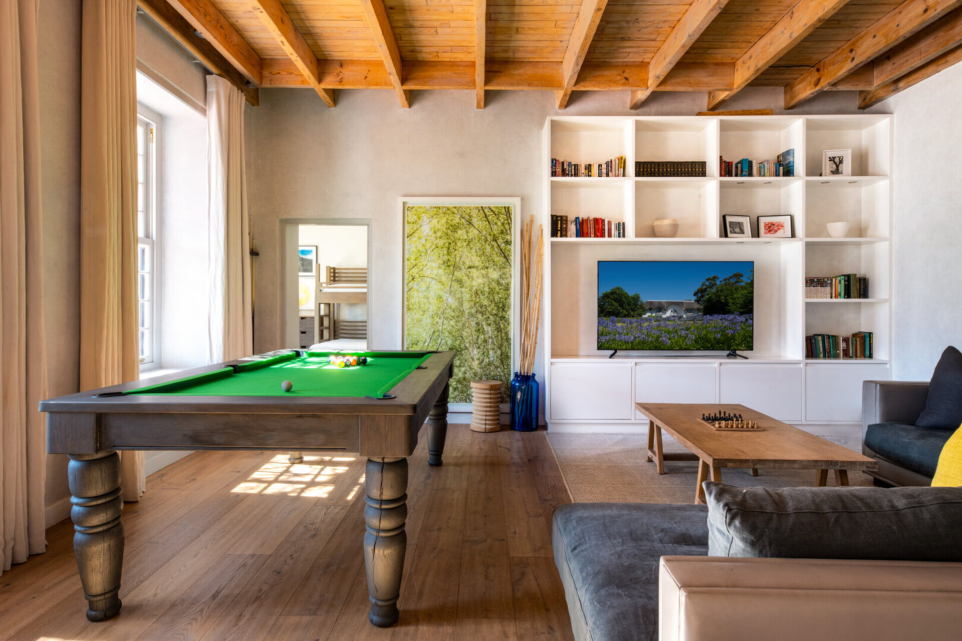 Elegant Shiraz Room with Vineyard & Mountain Views 1037