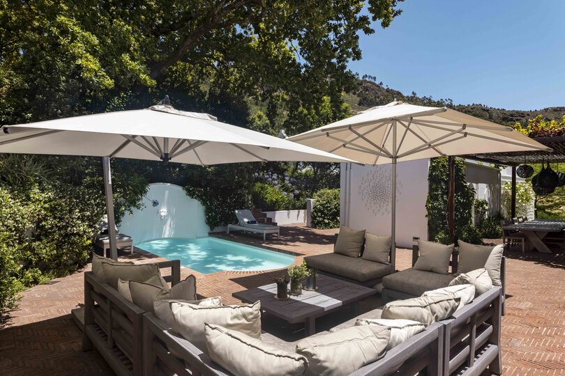 Elegant Shiraz Room with Vineyard & Mountain Views 1037