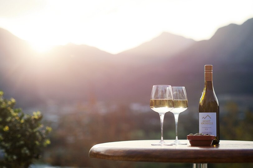 Elegant Shiraz Room with Vineyard & Mountain Views 1037