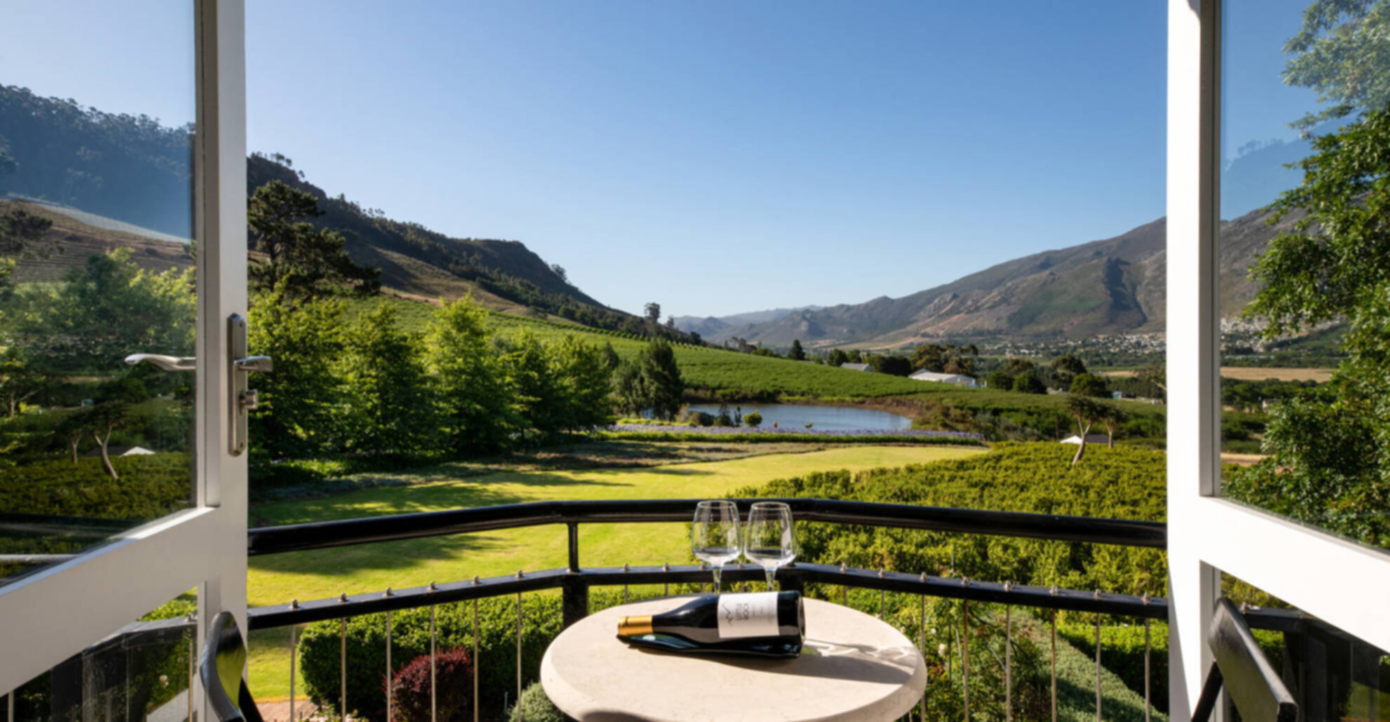 Elegant Shiraz Room with Vineyard & Mountain Views 1037