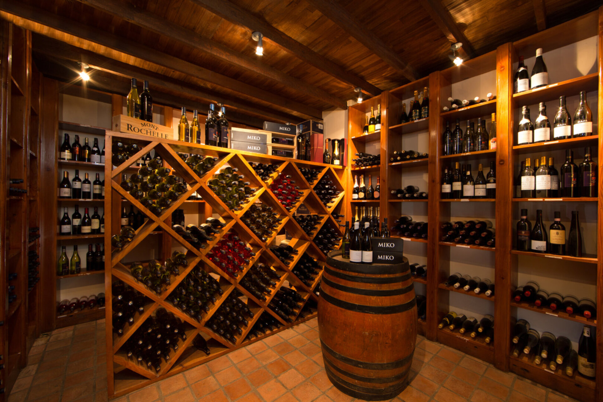 Elegant Merlot Room with Captivating Panoramas 1038