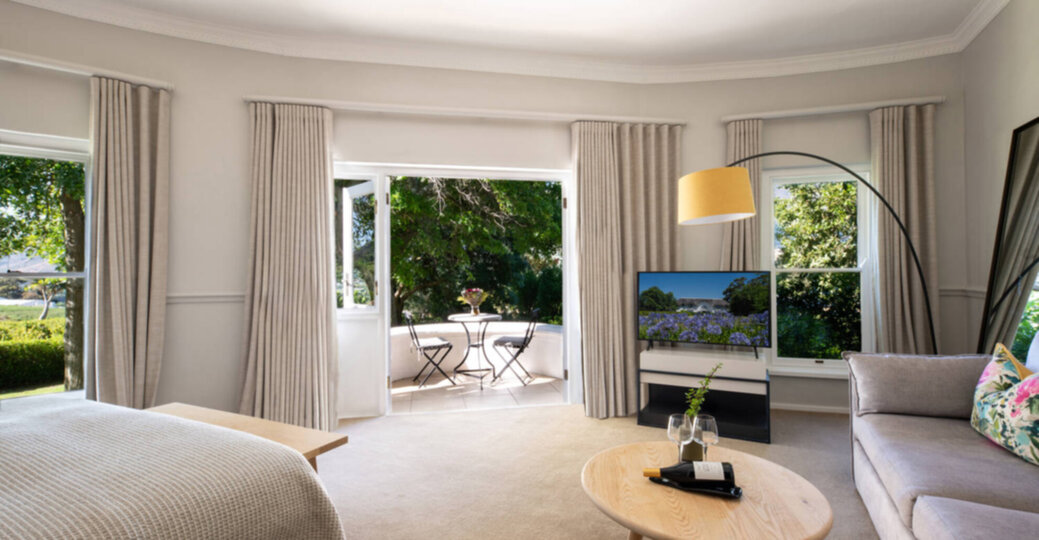 Elegant Merlot Room with Captivating Panoramas 1038