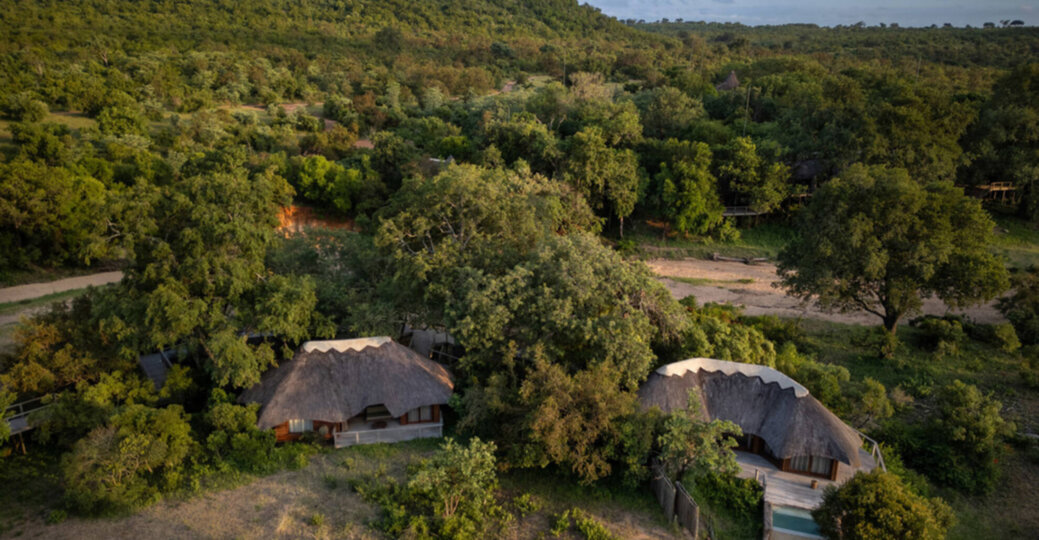 Secluded Treehouse Retreat with River & Bush Views 1057