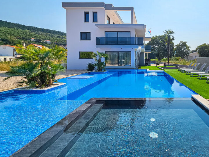 Oasis: 6 Bedroom Villa Haven for Relaxation, 1260, Donji Prolozac, Croatia
