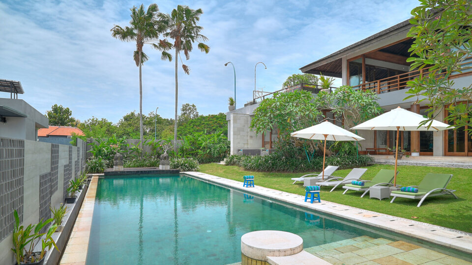 Calming pool and garden lawn