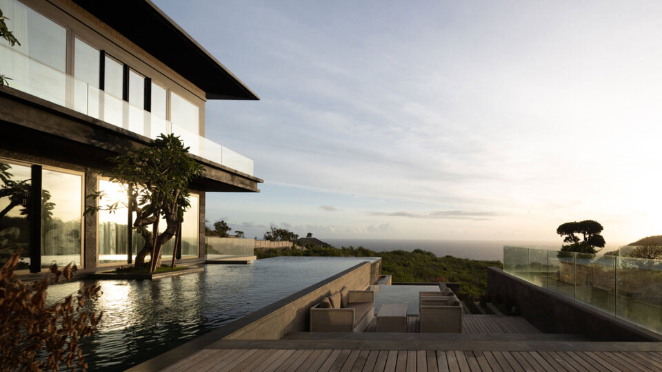 Villa BIE - Breezy pool deck lounge overlooking the ocean