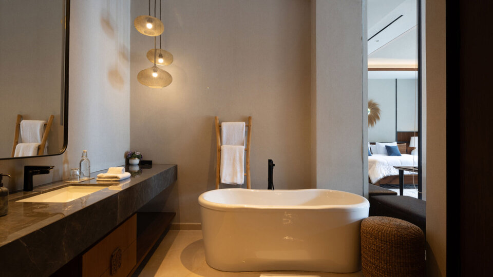 Villa BIE - Soothing spa room by the lawn area