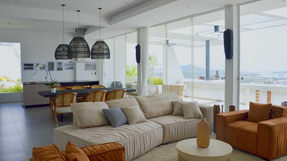 Golden Lotus - The Harmony Villa - Living and dining area 1
