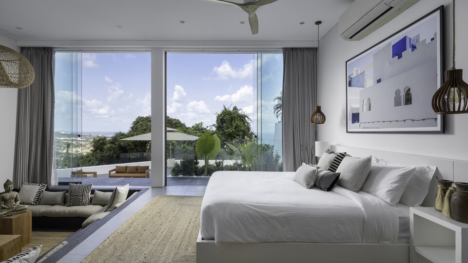 Golden Lotus - VIlla Vie - Restful master bedroom sunken sala