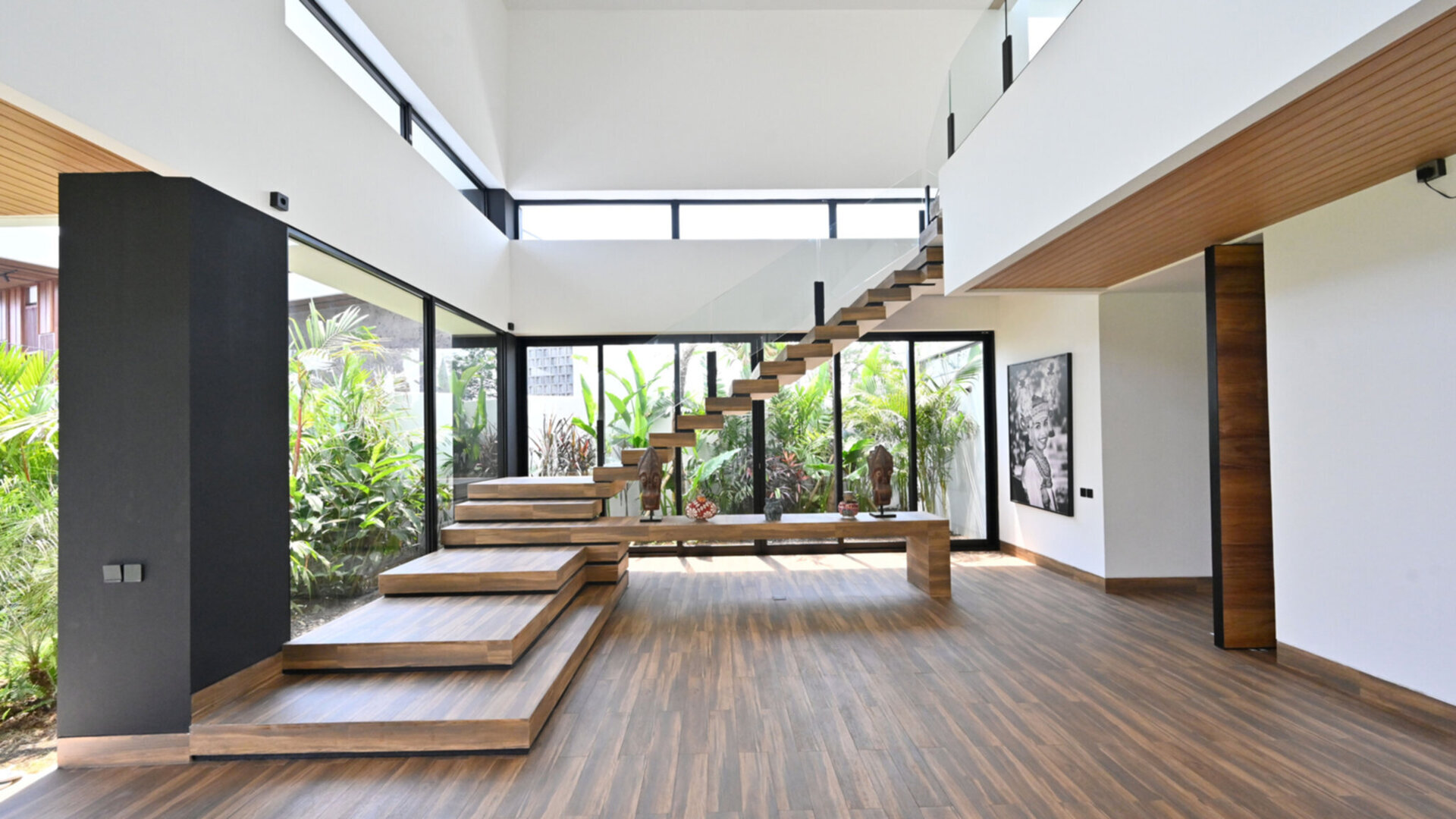 Palatial sleek staircase