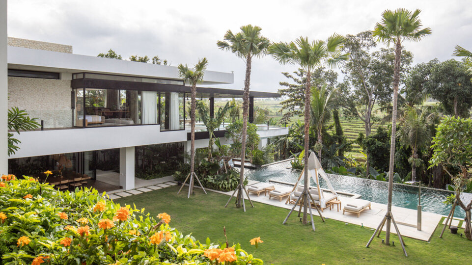 Breezy tropical holiday haven