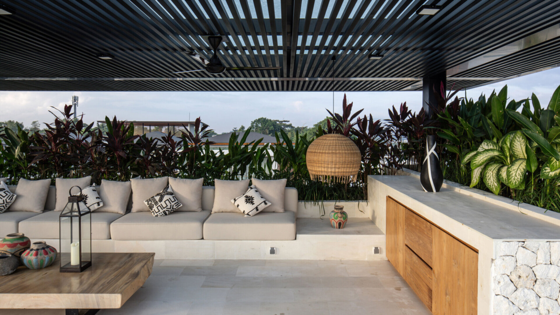 Breezy rooftop sala
