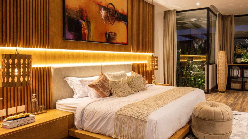 Evenings of gleeming luxury - Master bedroom