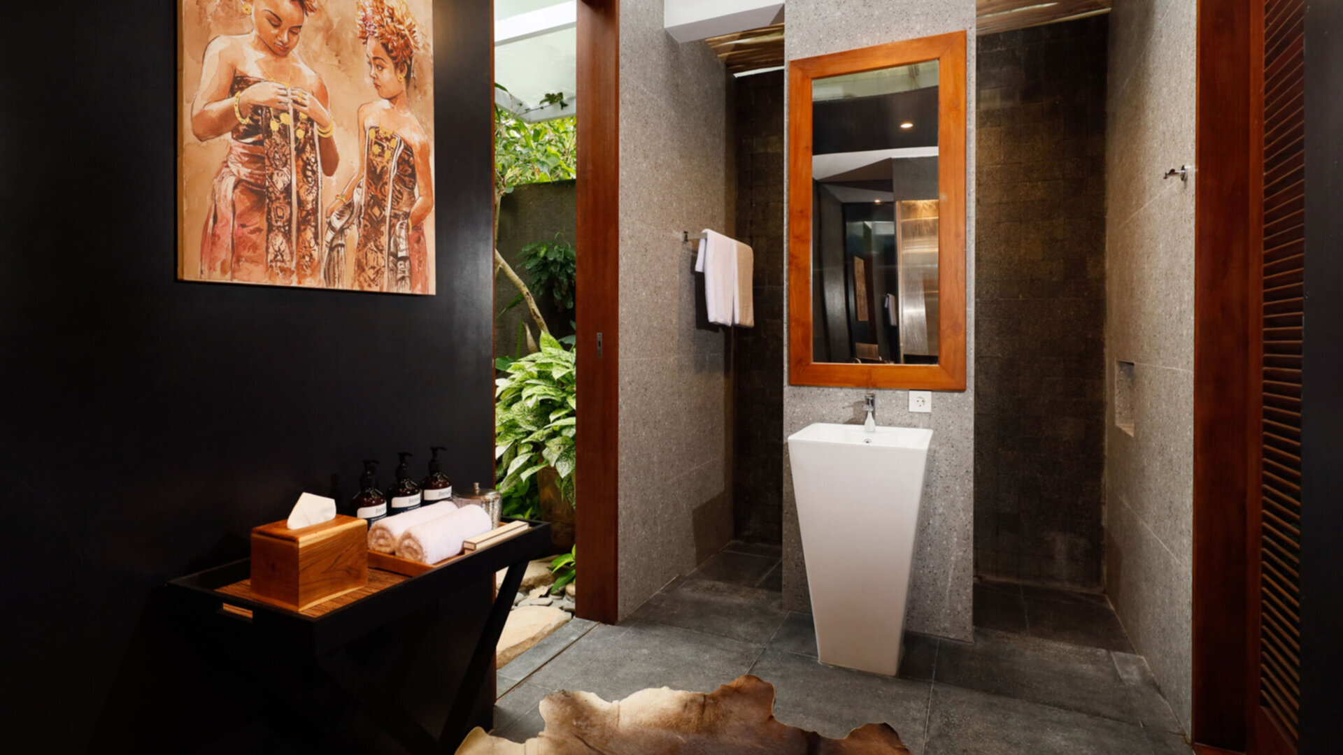Lovely guest bedroom east ensuite bathroom