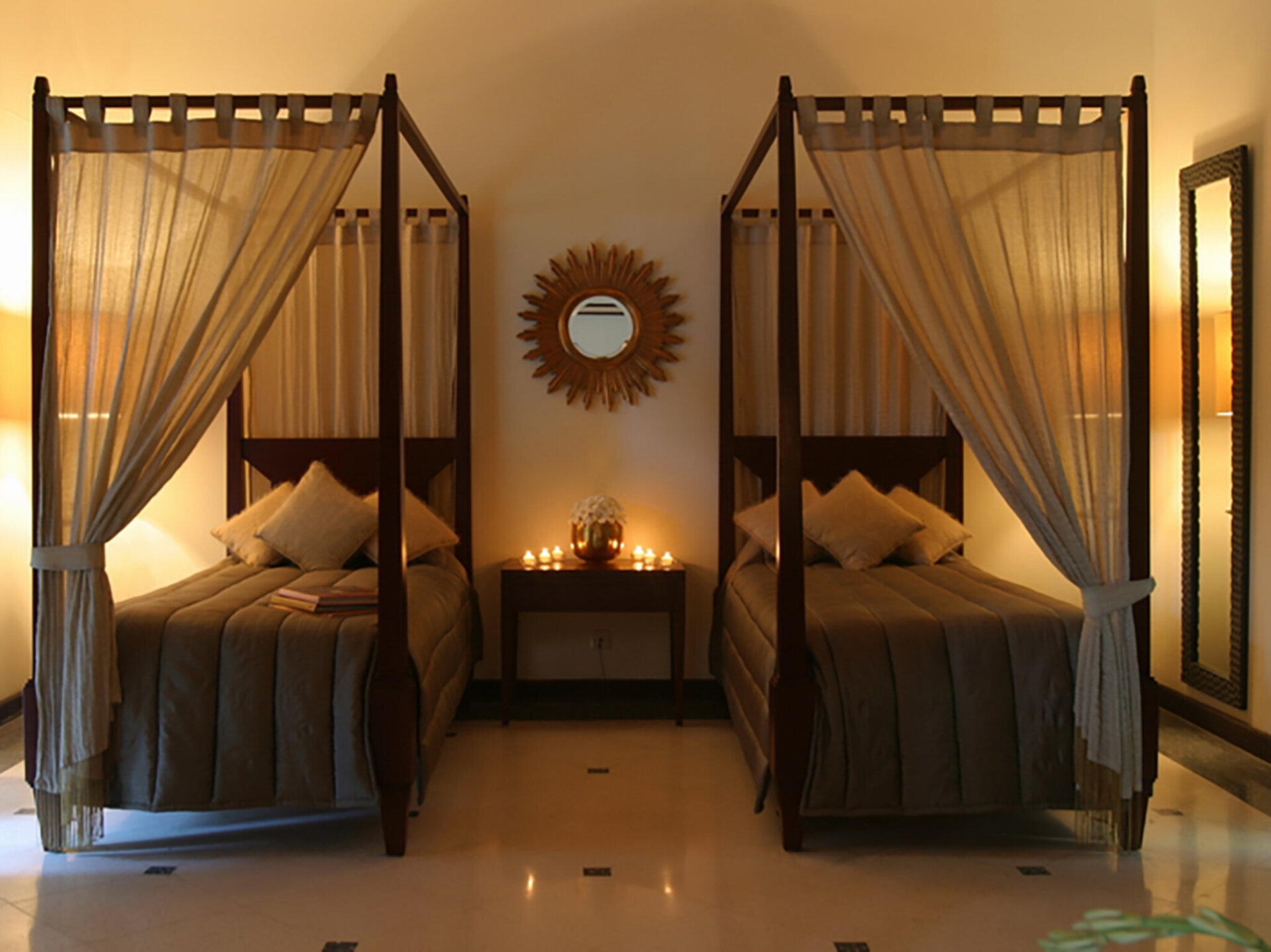 Twin bedroom with canopy