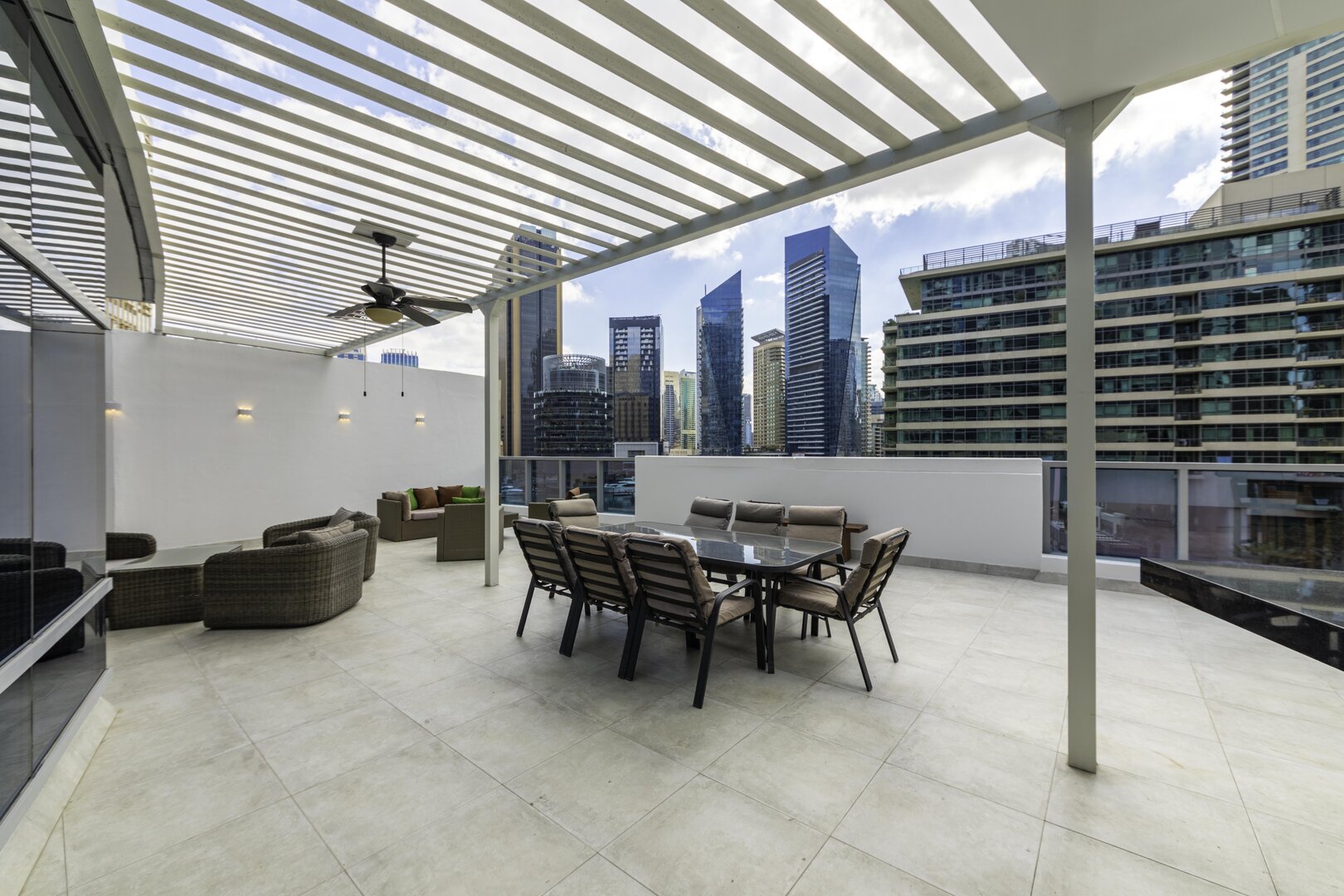 5 Star Villa Crownstone – A Rooftop Marina Haven