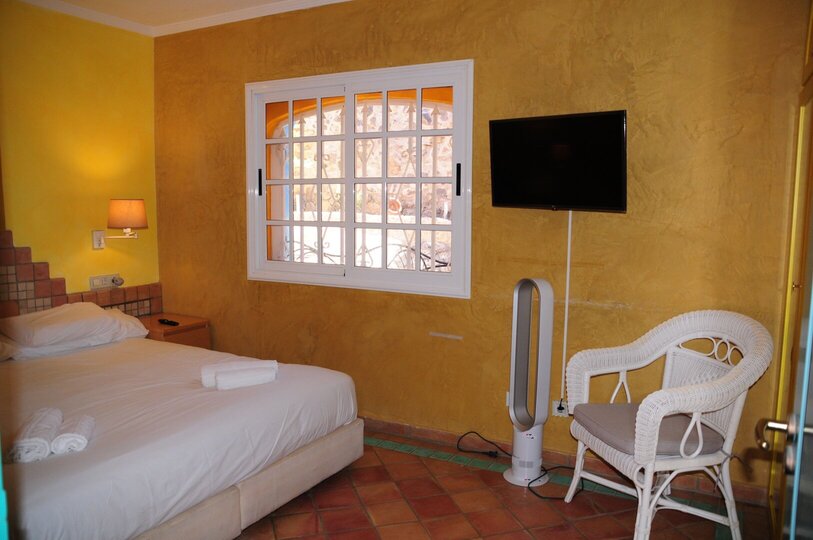 Relaxing Getaway in Canarias - 5 BR Villa, Canarias Villa 1046