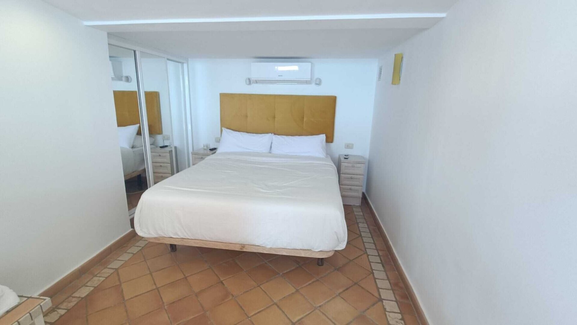 Relaxing Getaway in Canarias - 5 BR Villa, Canarias Villa 1046