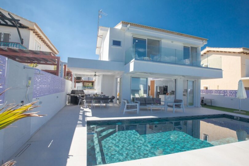 Contemporary Villa with Jacuzzi and BBQ Area, Protaras Villa 1027
