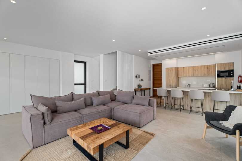 Modern Coastal Villa | 1029