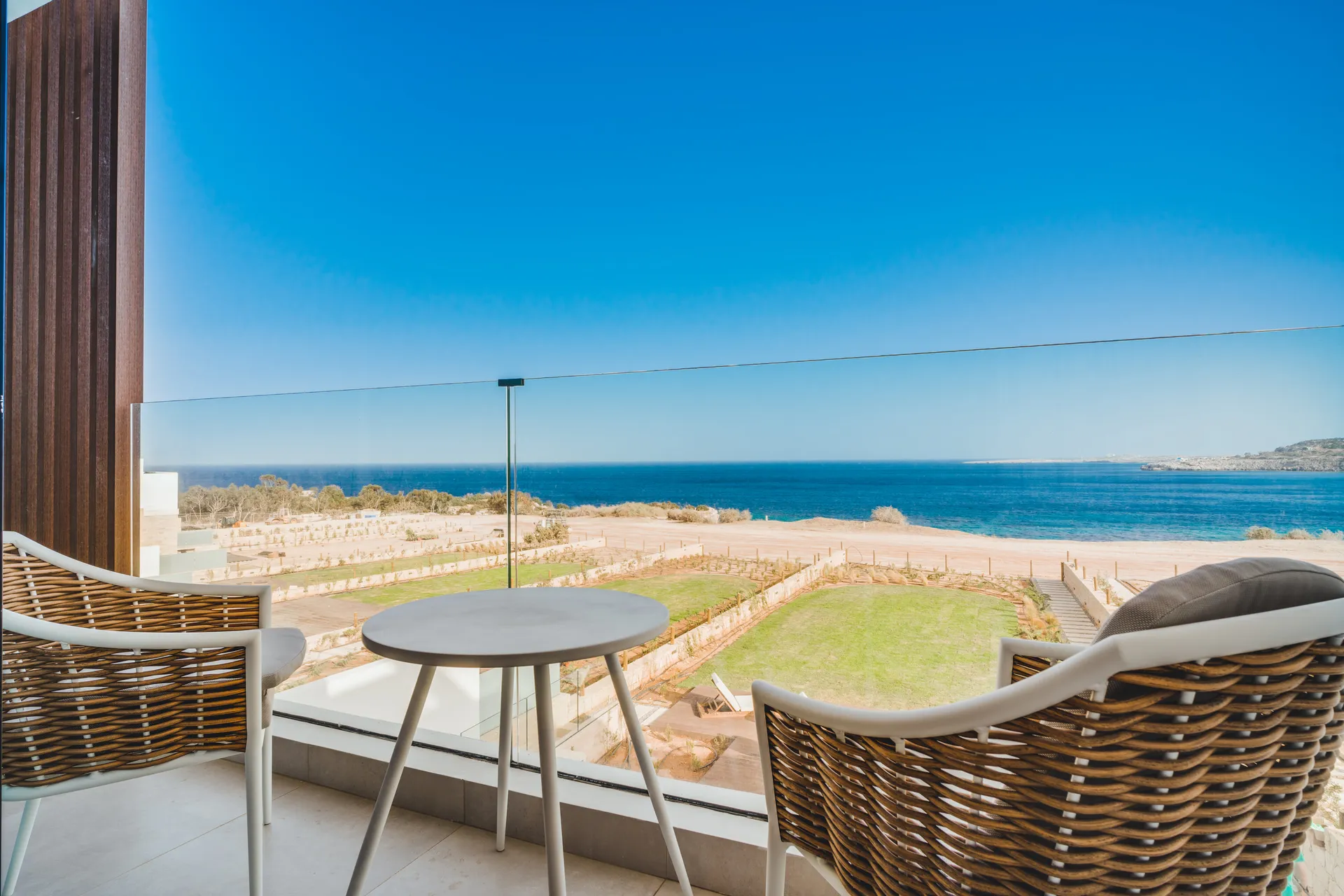 Luxury by the Shore | Villa 1040