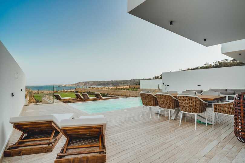 Luxury by the Shore | Villa 1040