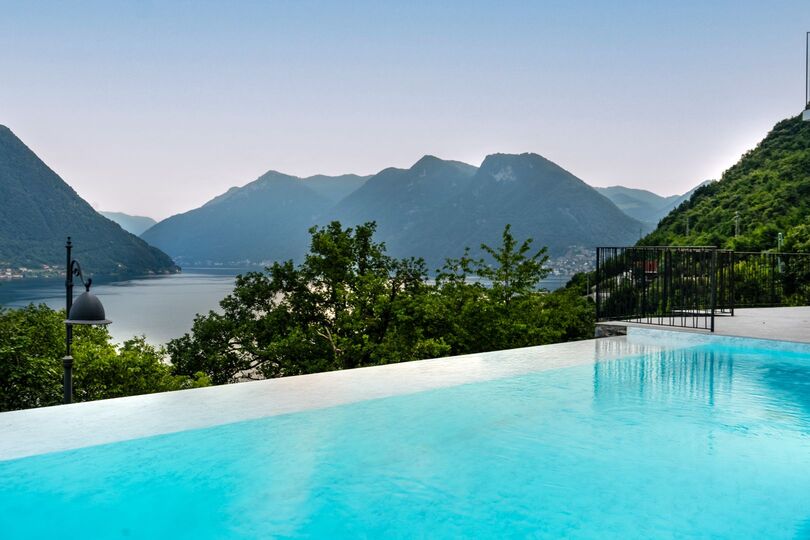 Luxurious 4 Bedroom Villa with Stunning Views in Lombardy