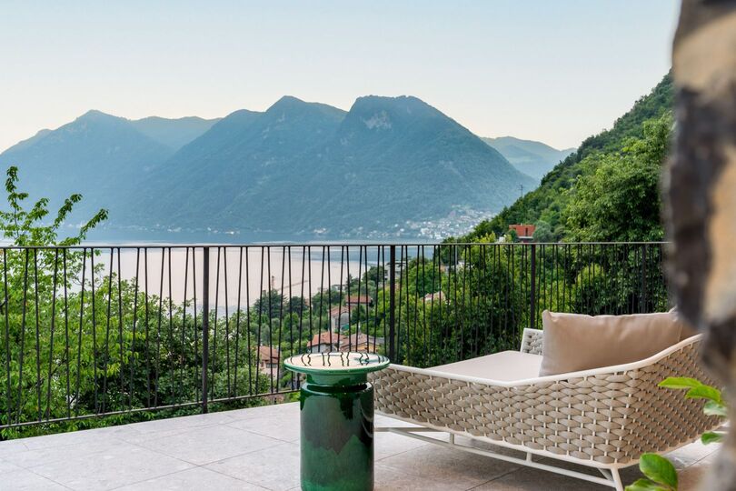 Luxurious 4 Bedroom Villa with Stunning Views in Lombardy