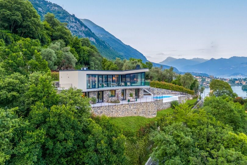 Luxurious 4 Bedroom Villa with Stunning Views in Lombardy, Sala Comacina, Italy