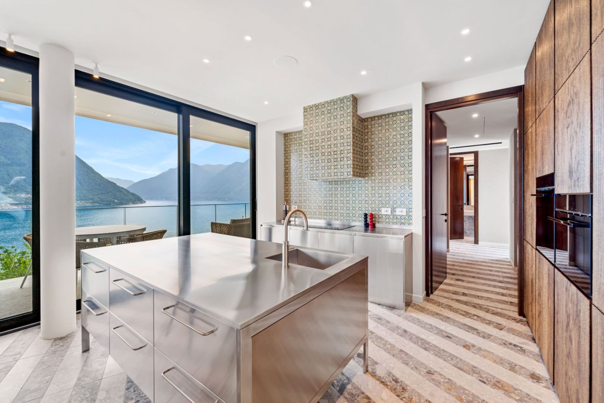 Luxurious 4 Bedroom Villa with Stunning Views in Lombardy