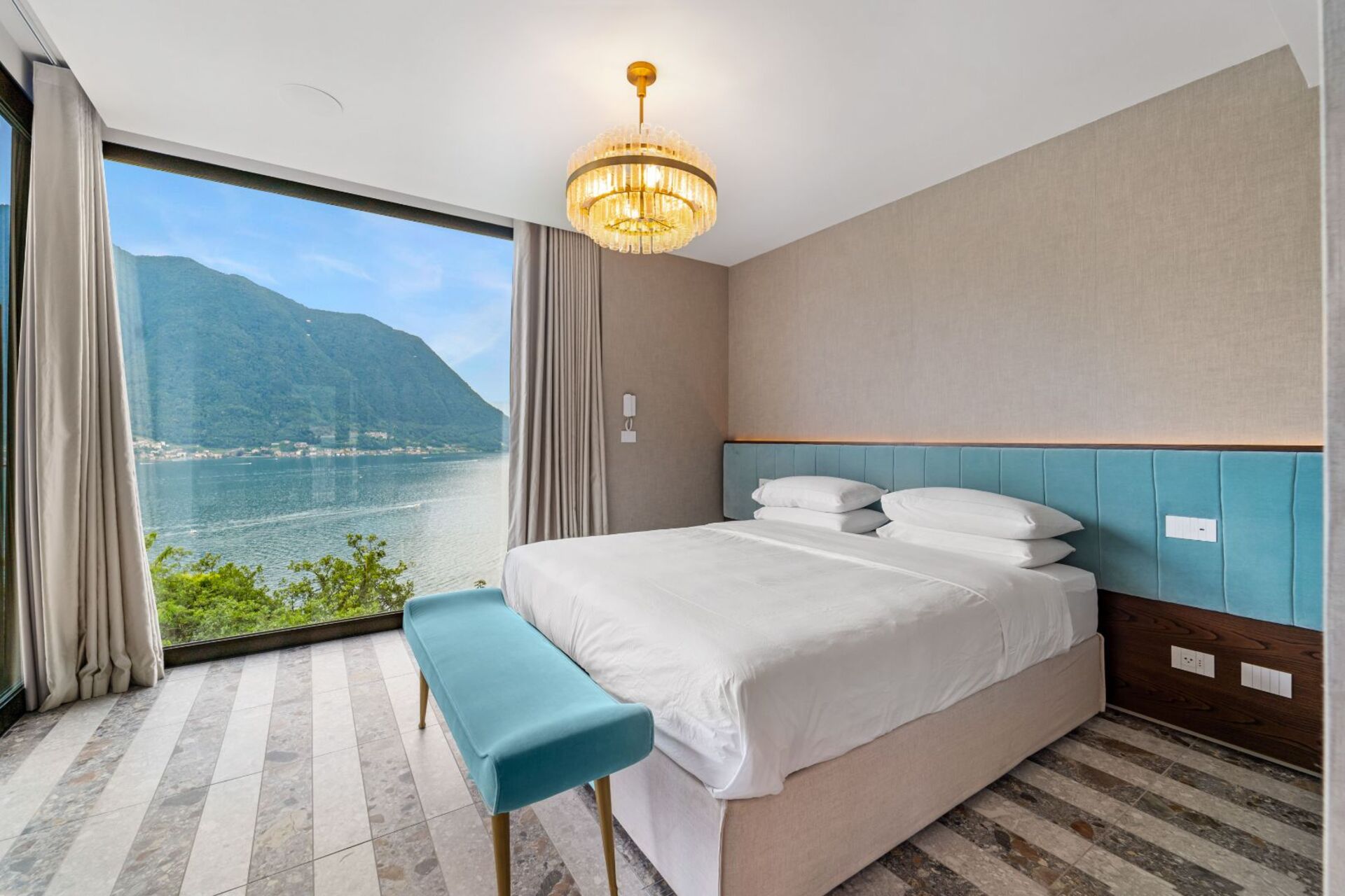 Luxurious 4 Bedroom Villa with Stunning Views in Lombardy