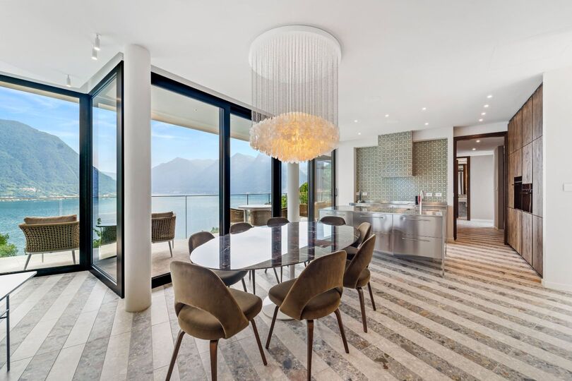 Luxurious 4 Bedroom Villa with Stunning Views in Lombardy