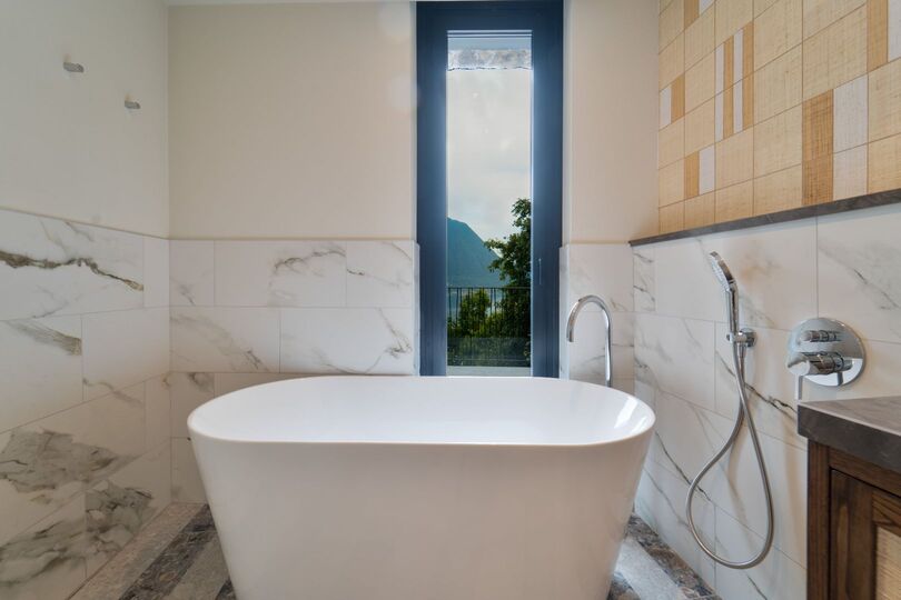 Luxurious 4 Bedroom Villa with Stunning Views in Lombardy