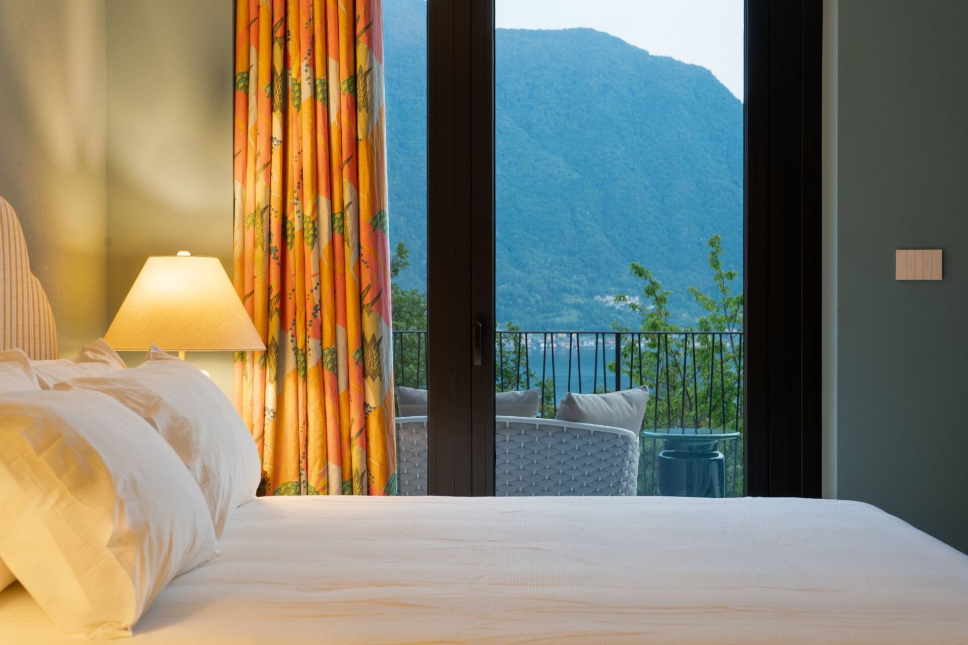 Luxurious 4 Bedroom Villa with Stunning Views in Lombardy