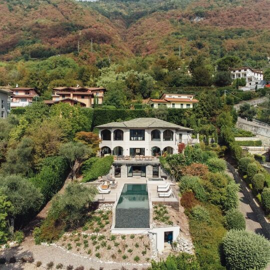 Luxurious Sanctuary Overlooking Lake Como