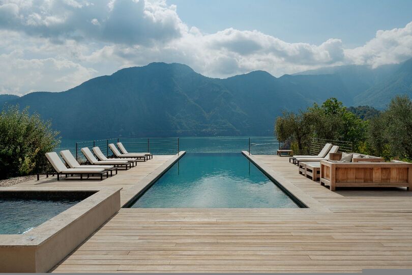 Luxurious Sanctuary Overlooking Lake Como