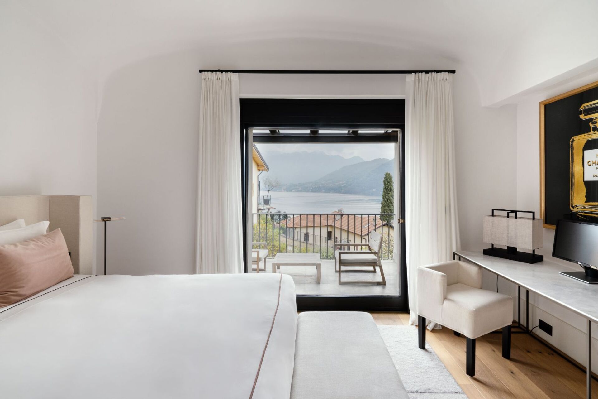 Luxurious Sanctuary Overlooking Lake Como