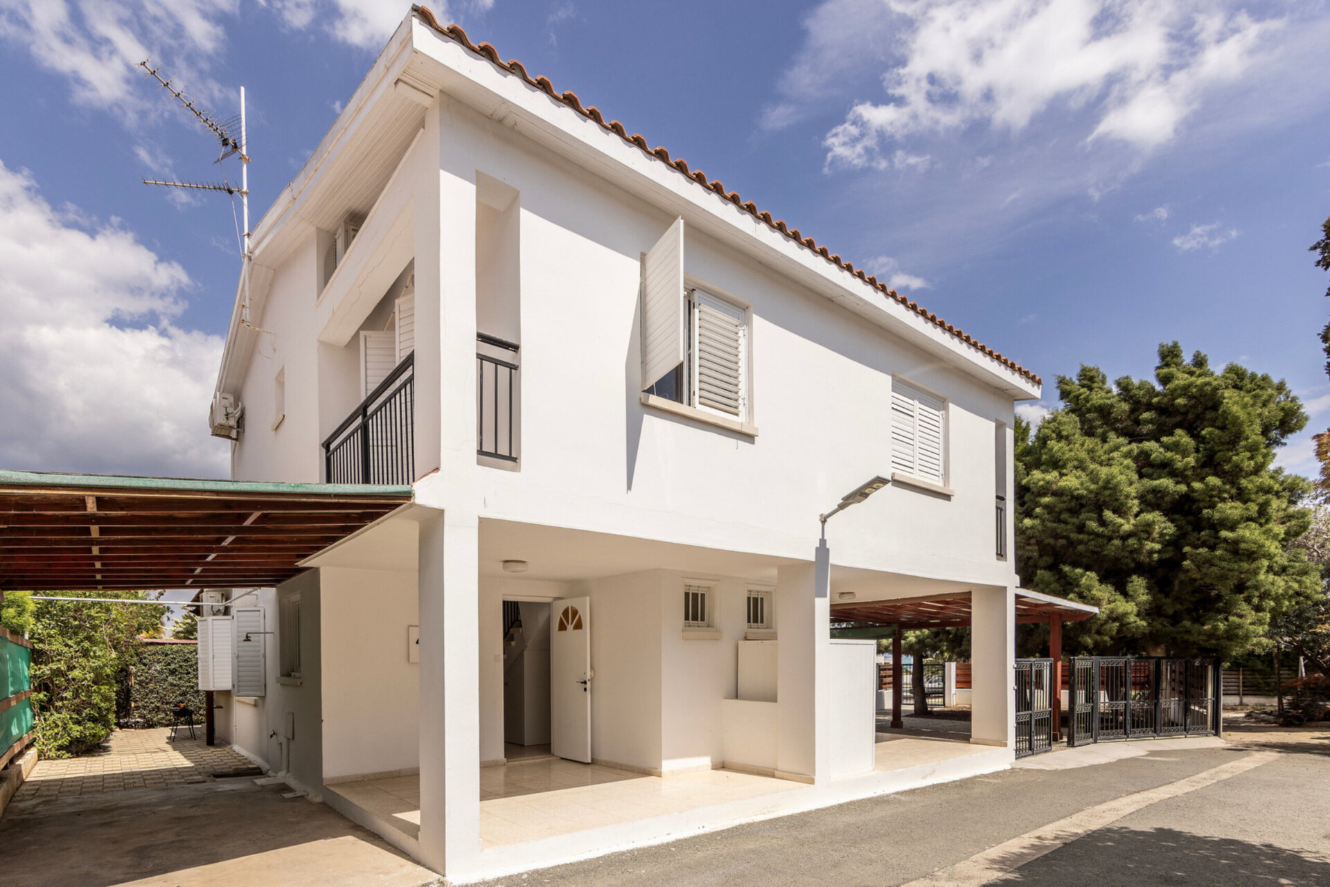 5 Star Marina Seaside Villa – Luxury Seaside Stay in Larnaca