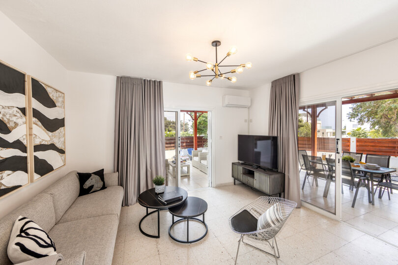 5 Star Marina Seaside Villa – Contemporary Coastal Comfort, Perivolia Larnakas, Cyprus