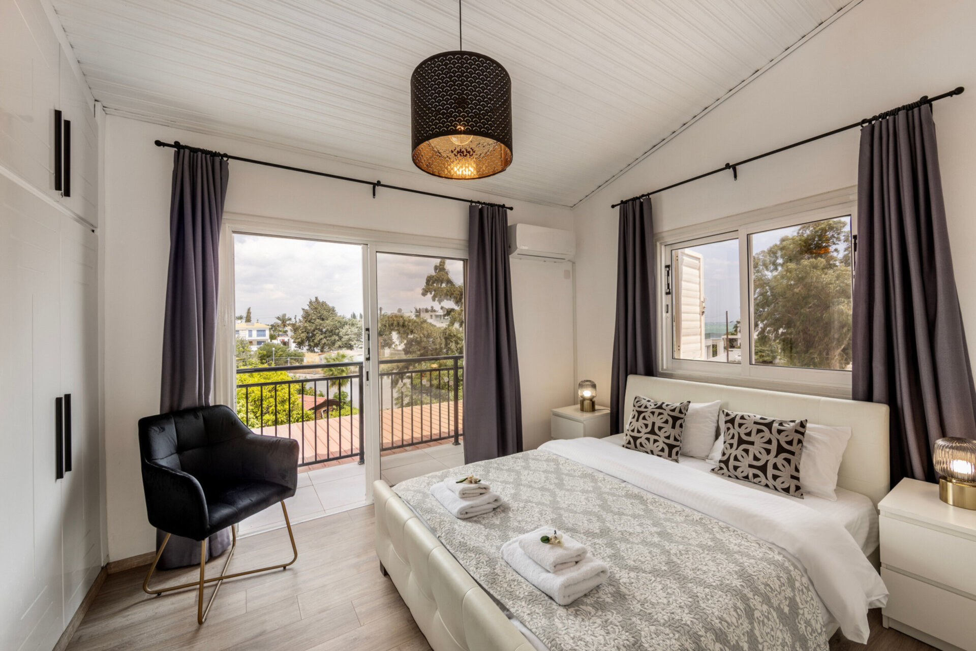 5 Star Marina Seaside Villa – Contemporary Coastal Comfort