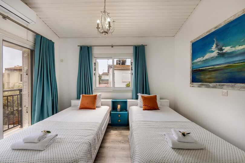 5 Star Marina Seaside Villa – Contemporary Coastal Comfort