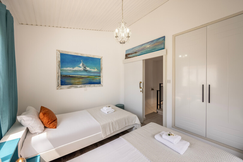 5 Star Marina Seaside Villa – Contemporary Coastal Comfort