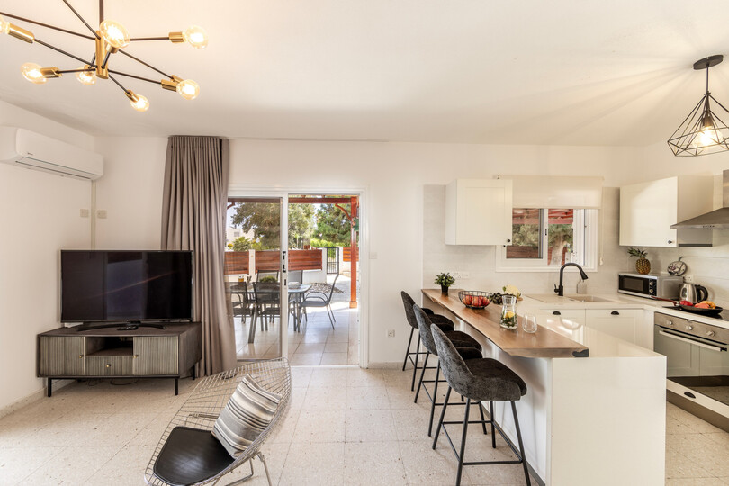 5 Star Marina Seaside Villa – Contemporary Coastal Comfort