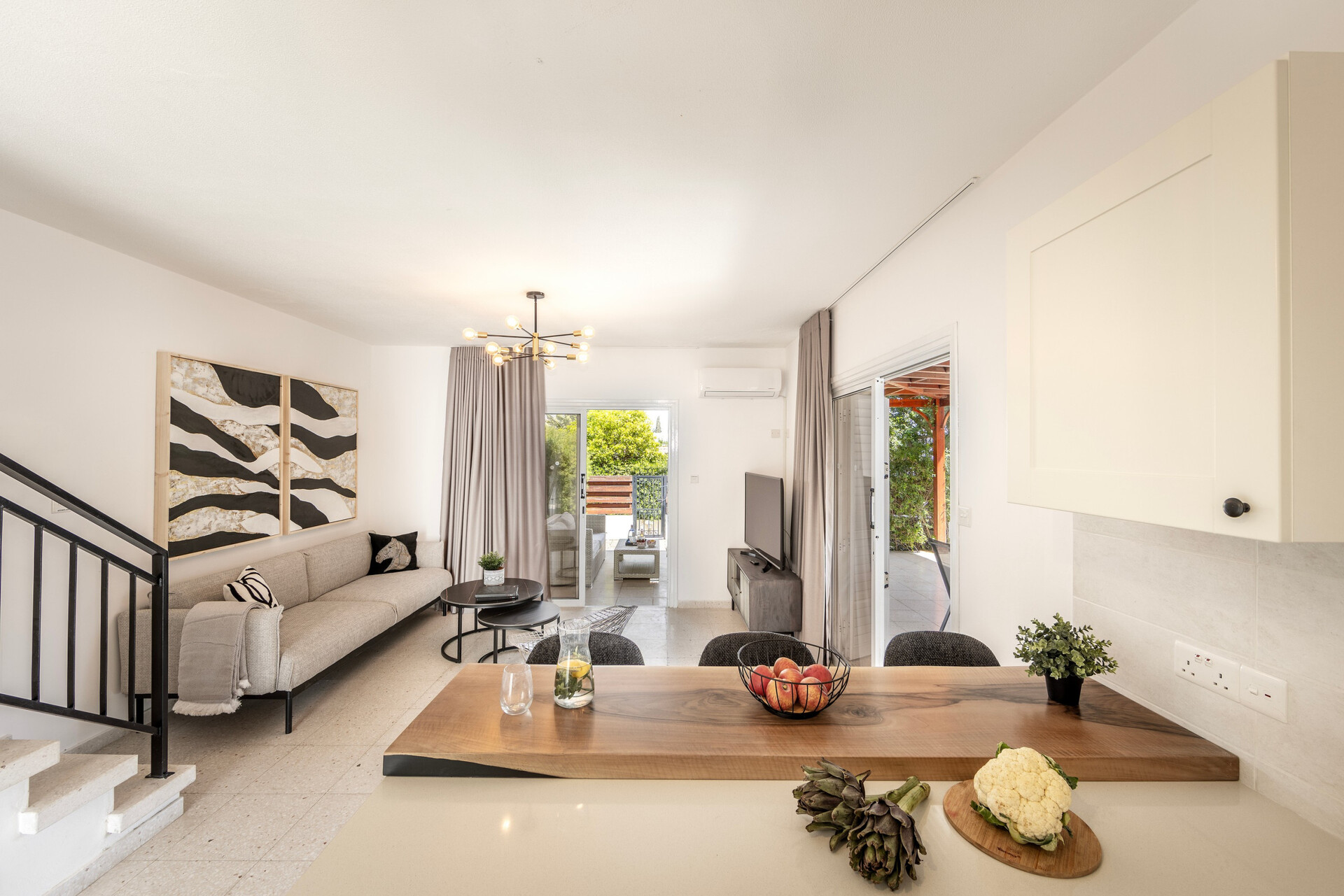 5 Star Marina Seaside Villa – Contemporary Coastal Comfort