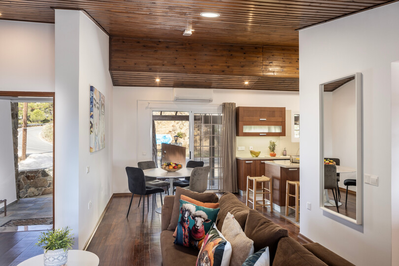 5 Star Forest View Cottage – Luxury Mountain Retreat